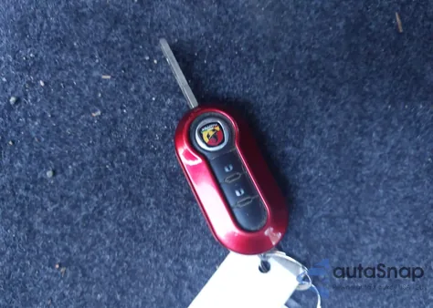 2013 Fiat 500 Abarth z USA, uszkodzony, nr VIN 3C3CFFFH7DT741013